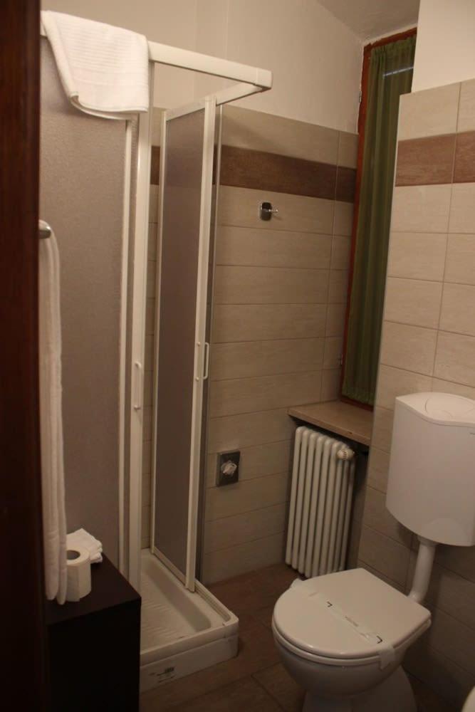 Albergo Ristorante Bismantova カステルノーヴォ・ネ・モンティ エクステリア 写真