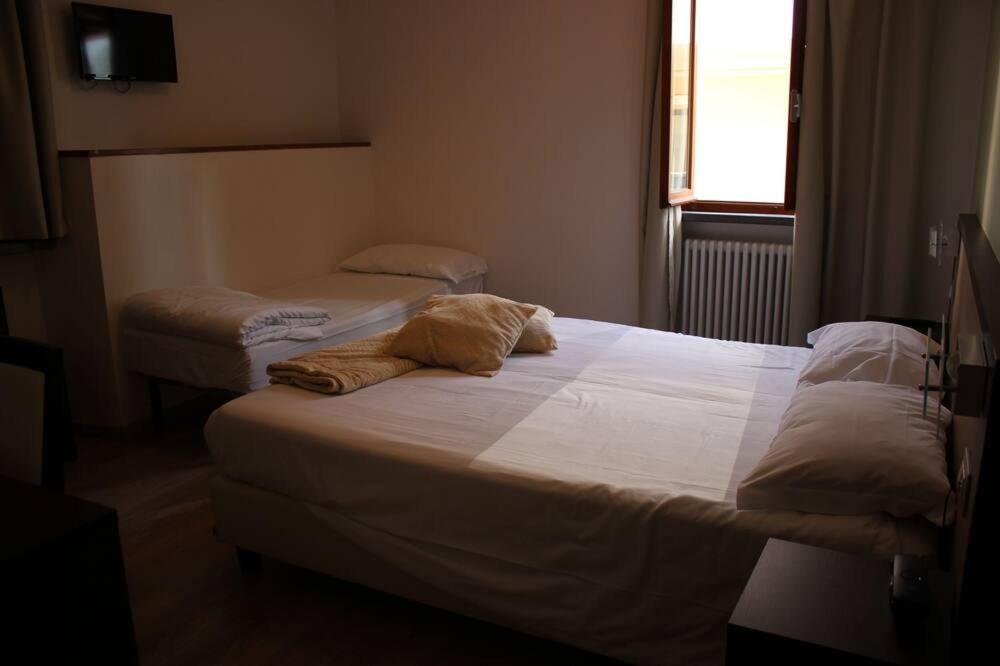 Albergo Ristorante Bismantova カステルノーヴォ・ネ・モンティ エクステリア 写真